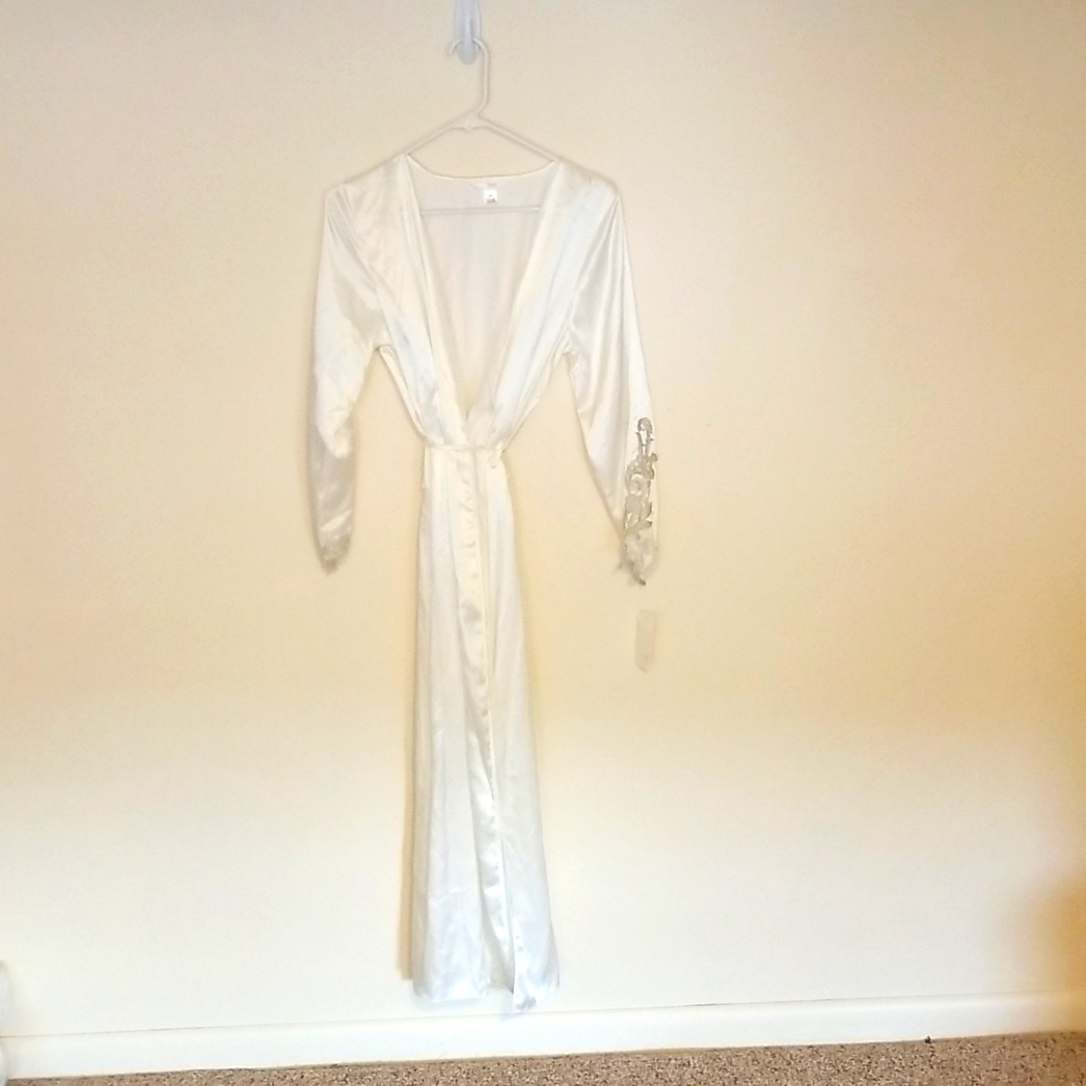 NWT Flora Nikrooz Satin & Lace Full Length Robe